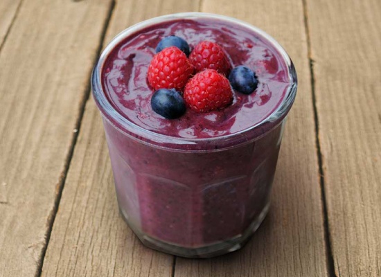 Zogics_Blog_May_2016_Berry_Smoothie.jpg